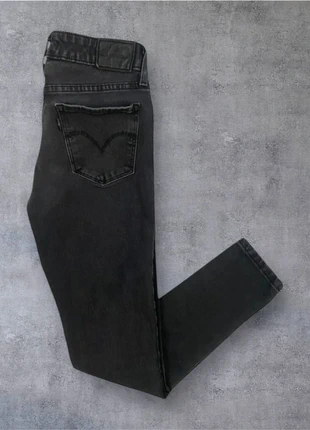 Jean Levi’s skinny femme noir, 27 US / 36 FR, merk: Levi's, staat: Heel goed, maat: S / 36 / 8, € 28,00, € 30,10 inclusief Kopersbescherming