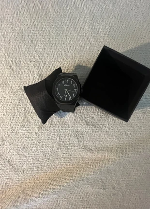 Montre noir simple élégante, marque: Shein, état: Très bon état, taille: 39–42 mm, 5,00 €, 5,95 € Protection acheteurs incluse