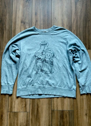 Crewneck Uniqlo x kaws x sésame street taille L, marque: Uniqlo, état: Très bon état, taille: L, 25,00 €, 26,95 € Protection acheteurs incluse