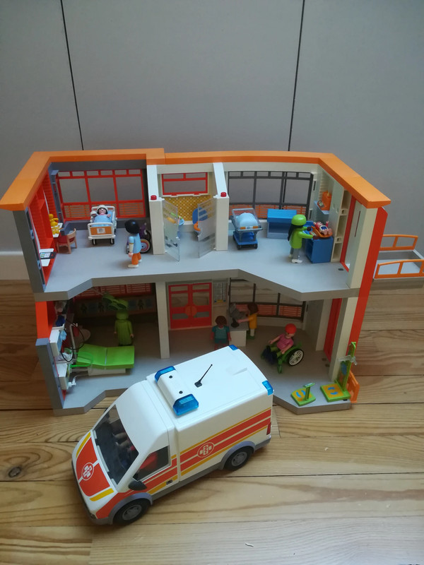 ② Hôpital + ambulance playmobil — Jouets