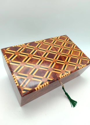 Magnifique boite à bijoux en bois de thuya à clé, marque: Fabrication Artisanale, état: Très bon état, 120,00 €, 126,70 € Protection acheteurs (Pro) incluse