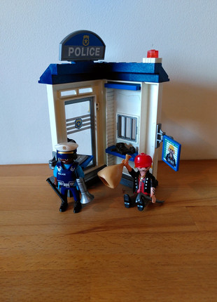 Playmobil 70498 City Action - Les policiers : Starter Pack bureau de police  - N/A - Kiabi - 25.14€