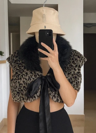 Veste boléro en fausse fourrure y2k, merk: Glamour, staat: Nieuw zonder prijskaartje, maat: M / 38 / 10, € 28,00, € 30,10 inclusief Kopersbescherming