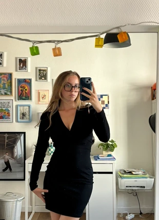 Robe noire épaules bouffantes, brand: ONLY, condizioni: Ottime, taglia: S / IT 40 / EU 36, €4.00, €4.90 include la Protezione acquisti