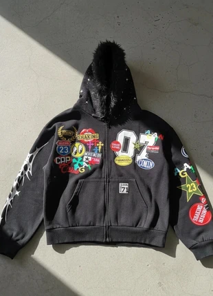 Veste à capuche noire à patchs – style Y2K street coloré, zustand: Sehr gut, größe: M, 59,90 €, 63,60 € inklusive Vinted-Käuferschutz