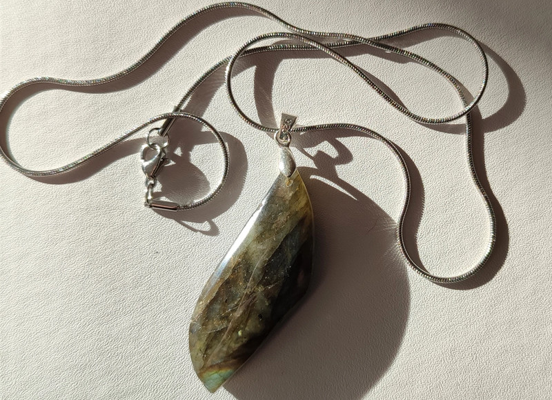 Pendentif en labradorite 1