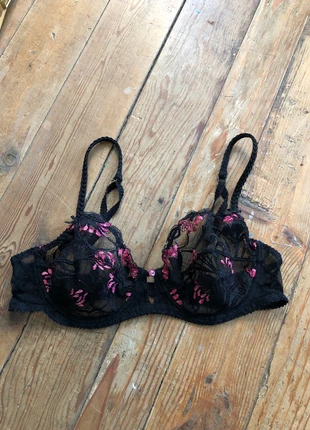 Magnifique soutien-gorge Aubade 85 C noir et rouge, merk: Aubade, staat: Goed, maat: 70C, € 12,00, € 13,30 inclusief Kopersbescherming