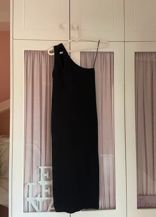 Vestido asimétrico negro, merk: Bershka, staat: Nieuw zonder prijskaartje, maat: S / 36 / 8, € 3,00, € 3,85 inclusief Kopersbescherming