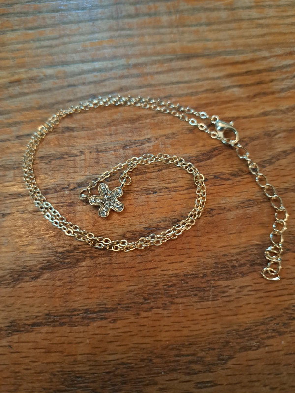 Tiny gold flower pendant necklace with rhinestones 3