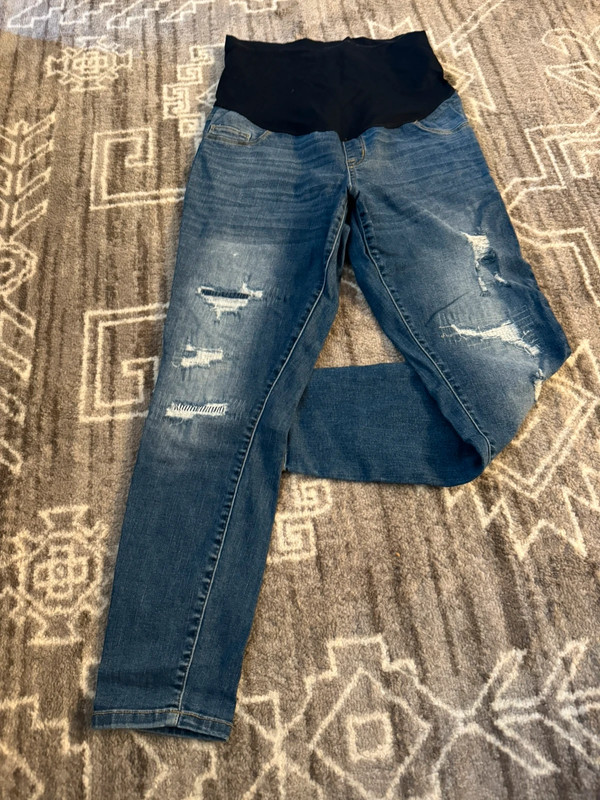 Maternity jeans 1