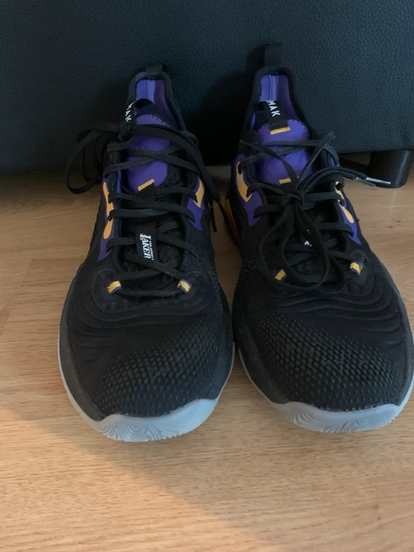 Baskets Los Angeles Lakers - photo numéro 2