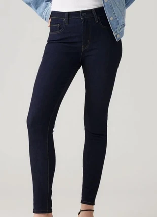 Levi’s skinny jeans mid waist 711 in W26L32, marque: Levi's, état: Bon état, taille: Autre, 15,00 €, 16,45 € Protection acheteurs incluse
