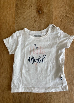 Basic shirtje, marca: New Born, estado: Muy bueno, tamaño: 6-9 meses / 68 cm, 1,00 €, 1,75 € Protección al comprador incluida