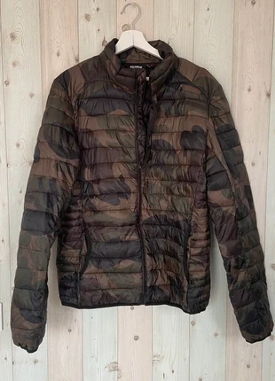 Cazadora impermeable de hombre acolchada con estampado de camuflaje de Pull&Bear., marque: Pull & Bear, état: Neuf sans étiquette, taille: M, 5,50 €, 6,48 € Protection acheteurs incluse