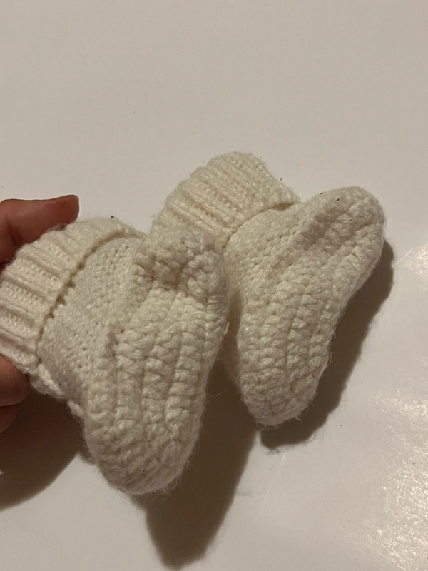 Baby white knitted stockings 4