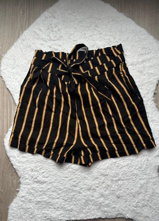 Short fluide taille haute rayé noir et jaune Pimkie, marke: Pimkie, zustand: Neu, größe: M / 38 / 10, 5,00 €, 5,95 € inklusive Vinted-Käuferschutz