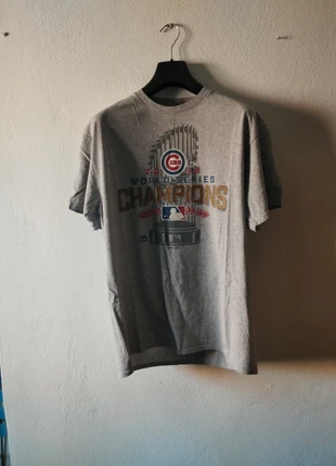 T-shirt Chicago Cubs "World Series Champions 2016", marke: Majestic, zustand: Sehr gut, größe: L, 10,00 €, 11,20 € inklusive Vinted-Käuferschutz