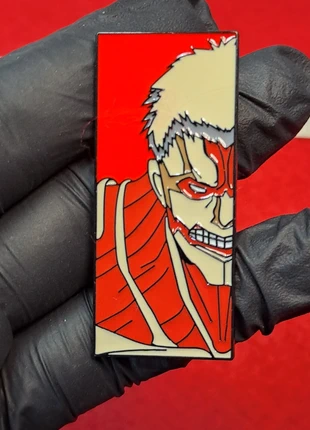 Spilla Attack on Titan, merk: Attack On Titan, staat: Nieuw zonder prijskaartje, € 7,00, € 8,05 inclusief Kopersbescherming