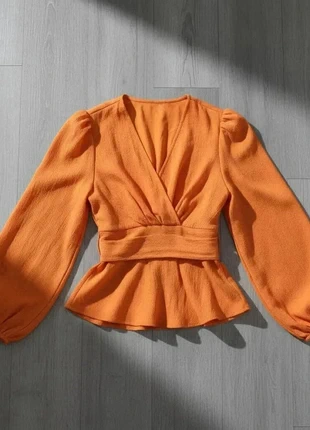 Blouse cache-cœur orange à manches bouffantes, staat: Heel goed, maat: M / 38 / 10, € 39,90, € 42,60 inclusief Kopersbescherming