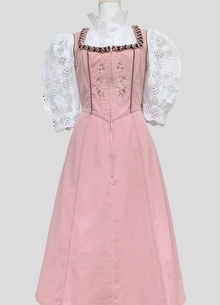 🌸 Magnifique robe en jean pastel avec broderies Fairycore médiévale, Vintage 90’s-Y2K, brand: Vintage, condizioni: Ottime, taglia: M / IT 42 / EU 38, €56.00, €59.50 include la Protezione acquisti Pro
