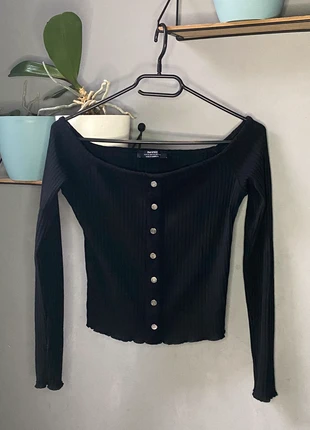 pull épaule dénudée , brand: Bershka, condition: Very good, size: XS / 34 / 6, €4.00, €4.90 includes Buyer Protection