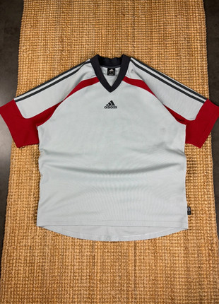 Tshirt Manches Courtes Col V Gris, Rouge et Noir Adidas Brodé Vintage Y2K 2000s Oversize Taille L, marque: adidas, état: Très bon état, taille: L, 25,00 €, 26,95 € Protection acheteurs (Pro) incluse