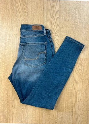 Jean Levi’s Curvy Skinny femme W29 L30 bleu denim effet usé, marque: Levi's, état: Très bon état, taille: M / 38 / 10, 30,00 €, 32,20 € Protection acheteurs incluse