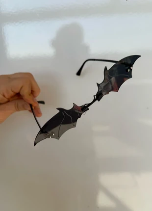 Y2K New Gotham Sunglasses unisex millenials genz occhiali batman y2k idea regalo Natale, marca: Vintage Dressing, estado: Muito bom, €10.00, €11.20 inclui Proteção do Comprador