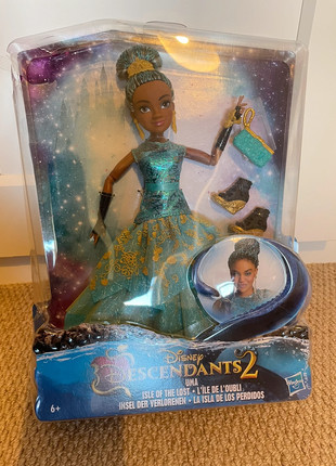 Disney Descendants 2  LIMITED EDITION UMA DOLL NEW BOX DAMAGE RARE