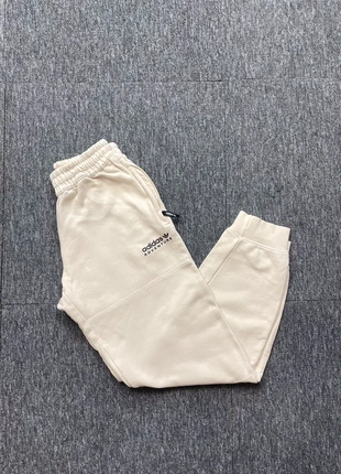 Jogging beige, pantalon de sport, streetwear Adidas taille XS, marque: adidas, état: Très bon état, taille: XS, 15,00 €, 16,45 € Protection acheteurs incluse