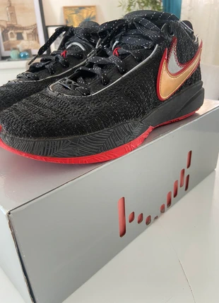 Lebron20 noir et rouge, brand: Nike, condition: Very good, size: 42, €90.00, €95.20 includes Buyer Protection