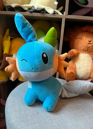 Peluche Pokémon Gobou / Mudkip / Moorabbel – Officielle NEUVE pikachu et Eevee - noël, merk: Pokémon, staat: Nieuw zonder prijskaartje, maat: M, € 26,90, € 28,95 inclusief Kopersbescherming Pro