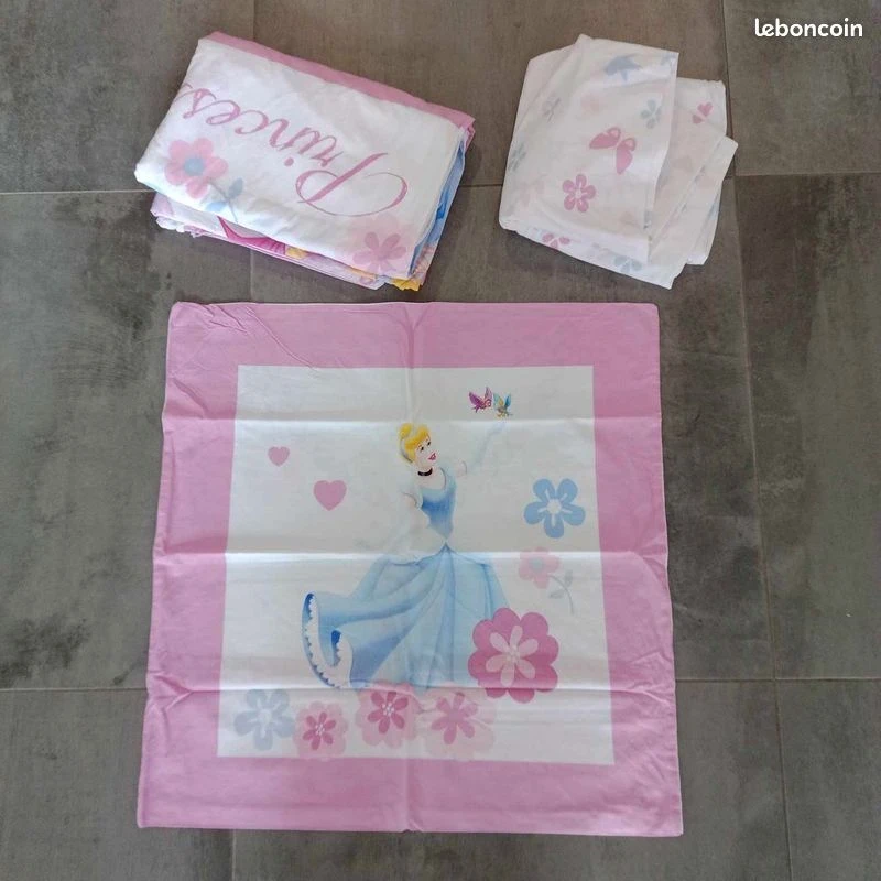 Parure de lit enfant - Disney Princesses - Cendrillon, Aurore et Belle
