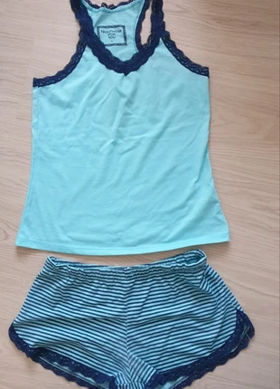 Süßer Pyjama mit Spitze, merk: Colloseum, staat: Goed, maat: L / 40 / 12, € 2,50, € 3,33 inclusief Kopersbescherming