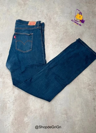 Jean Levi’s Slimming Straight Femme Blue vintage – Taille 42 (W32 L32), marque: Levi's, état: Très bon état, taille: XL / 42 / 14, 26,00 €, 28,00 € Protection acheteurs (Pro) incluse