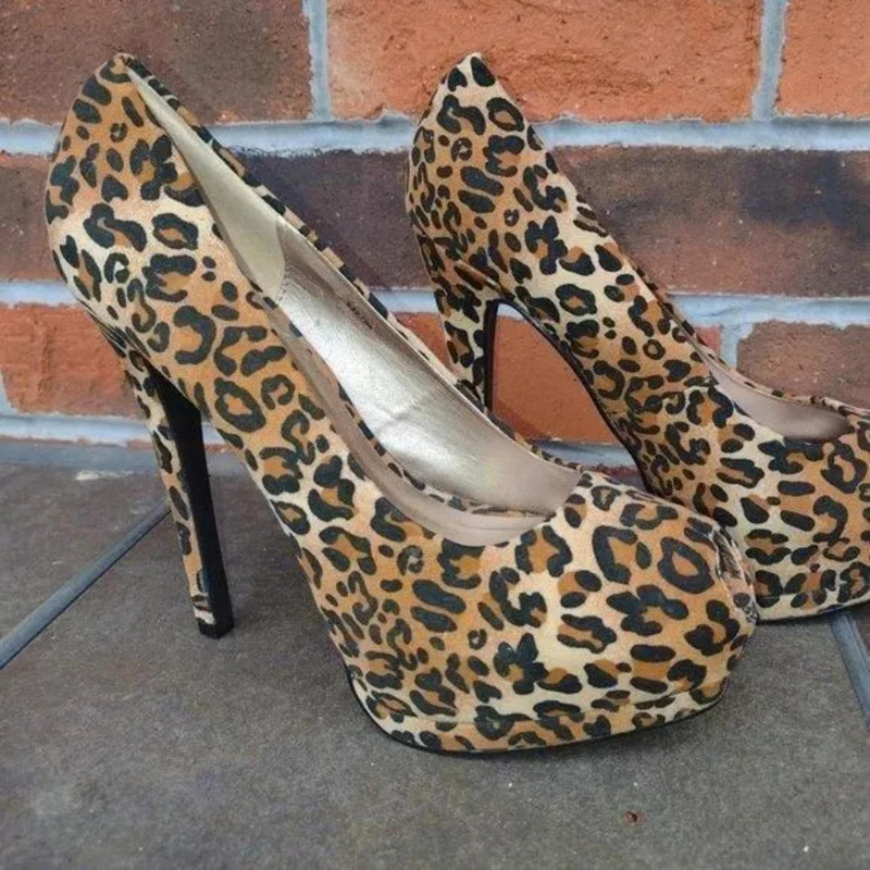 Women s SZ 9 Leopard High Heels Ladies Shoes Peep Toe Pumps 6 Charlotte Russe