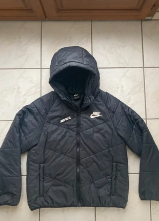 Doudoune nike taille M couleur noir, merk: Nike, staat: Heel goed, maat: M, € 39,50, € 42,18 inclusief Kopersbescherming Pro