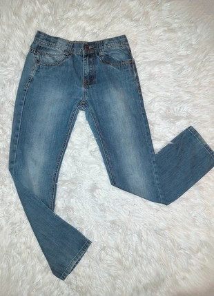 Jean slim GEMO légèrement délavé porté quelques fois. Couleur bleu marine., marke: Gémo, zustand: Sehr gut, größe: 12 Jahre / 152, 4,00 €, 4,90 € inklusive Vinted-Käuferschutz