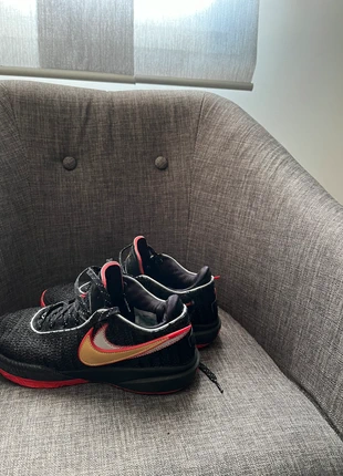 Nike lebron 20 noir et rouge pointure 40,5, brand: Nike, condition: Good, size: 40, €50.00, €53.20 includes Buyer Protection