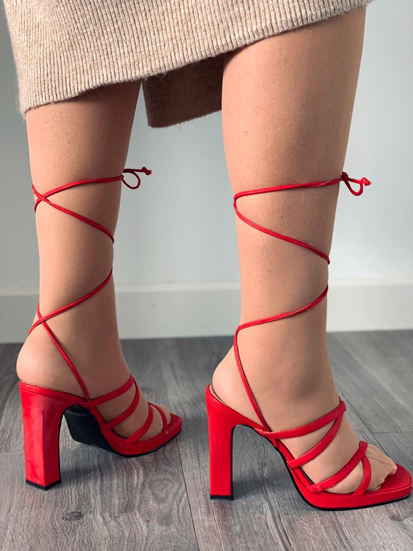 String heels 2025