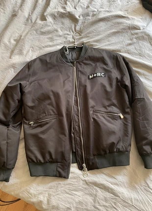 Bomber jacket m+cr, merk: CR, staat: Heel goed, maat: M / 38 / 10, € 15,00, € 16,45 inclusief Kopersbescherming