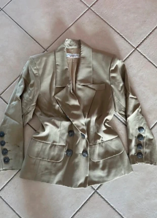 Giacca Yves Saint Laurent, brand: Yves Saint Laurent, condizioni: Nuovo senza cartellino, taglia: S / IT 40 / EU 36, €80.00, €84.70 include la Protezione acquisti
