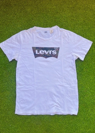 Levi’s Vintage Graphic Tee Mid 2000s Iconic Logo Essential Size M Used Retro Casual Classic, marque: Levi's, état: Neuf sans étiquette, taille: M, 9,90 €, 11,10 € Protection acheteurs incluse