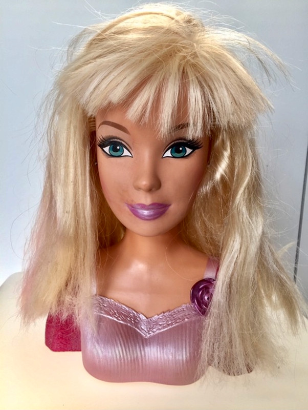 Mattel - P7615 - Poupée - Accessoire - Tête a Coiffer - Barbie : :  Jeux et Jouets