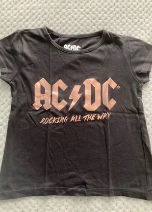 T-shirt, marca: AC/DC, estado: Muito bom, tamanho: 5 anos / 110 cm, €5.00, €5.95 inclui Proteção do Comprador