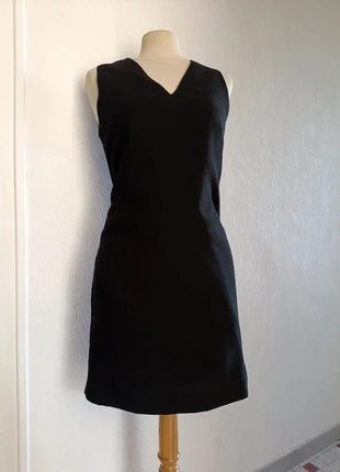 (Q) Robe noir droite élégante de la marque ZAPA Paris taille 36, col V chic, marque: ZAPA, état: Neuf sans étiquette, taille: S / 36 / 8, 45,00 €, 47,95 € Protection acheteurs incluse