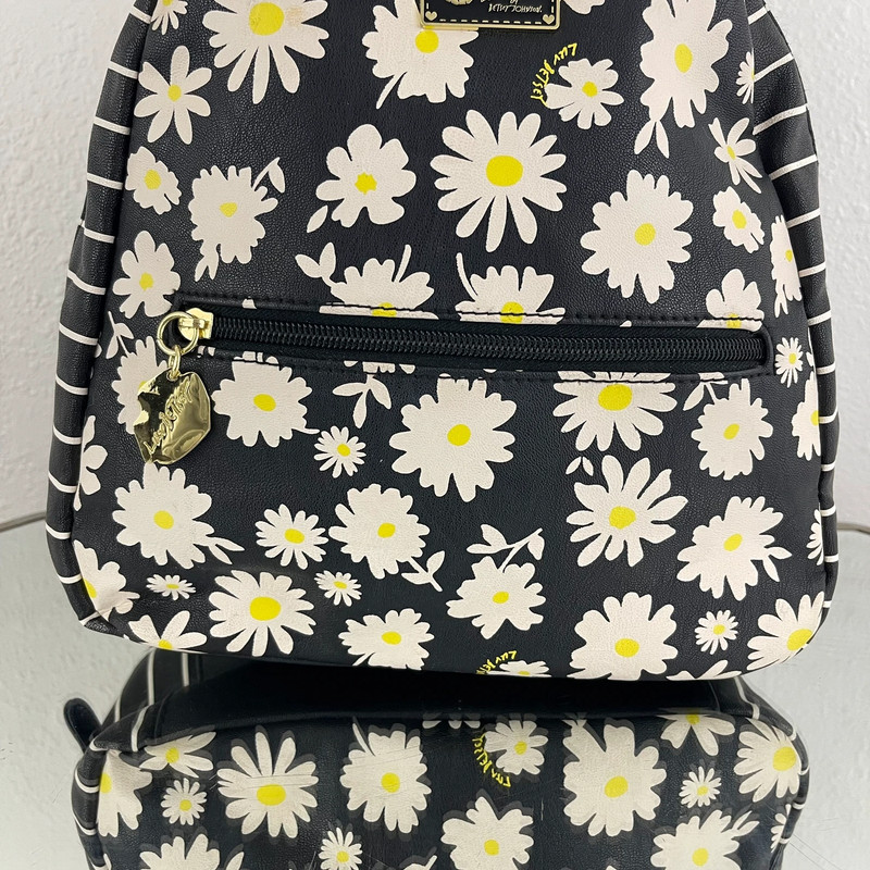 Betsey johnson bags black and white hotsell
