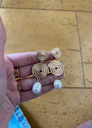 Boucles d’oreilles dorées coquillages et perles neuves, merk: Boutique Belgique, staat: Nieuw zonder prijskaartje, € 10,00, € 11,20 inclusief Kopersbescherming