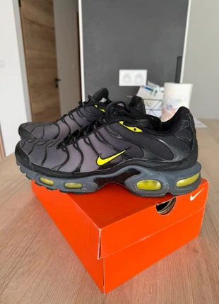 Nike Air Max Plus TN – Noir/Gris & Jaune Fluo, marque: Nike, état: Bon état, taille: 43, 65,00 €, 68,95 € Protection acheteurs incluse