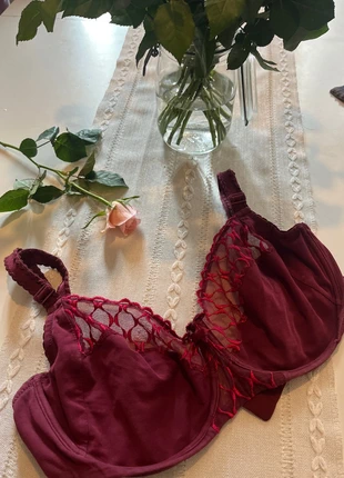 Soutien gorge bordeau Lou, marque: LOU, état: Bon état, taille: 90G, 6,00 €, 7,00 € Protection acheteurs incluse